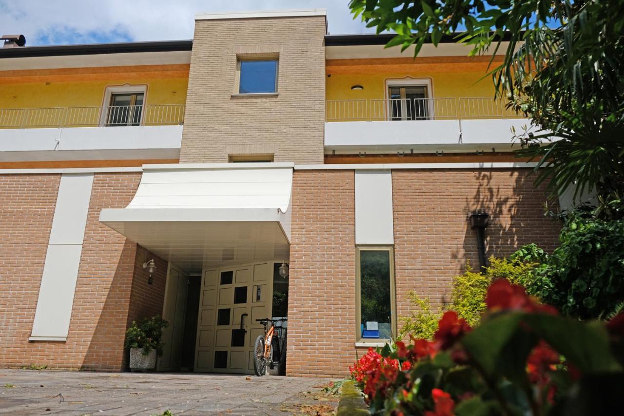 Appartamenti Alle 5 Torri Mezzolombardo Exteriér fotografie